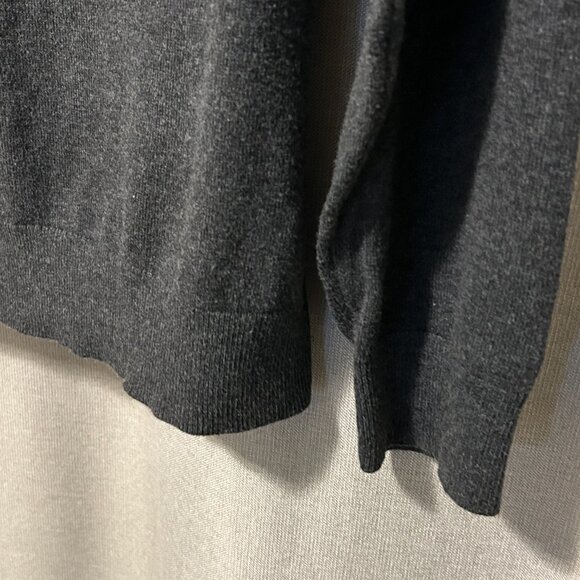 Banana Republic Grey V-Neck Sweater - Wool, Silk, Cashmere Blend - Men's Med - Picture 5 of 10